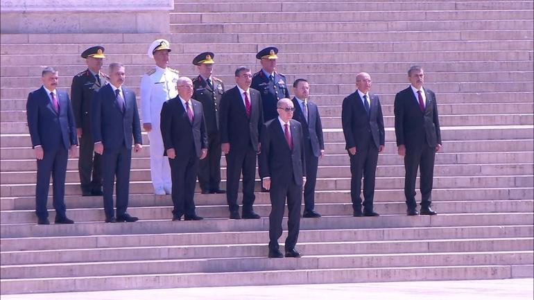SON DAKİKA... Cumhurbaşkanı Erdoğandan YAŞ öncesi Anıtkabire ziyaret