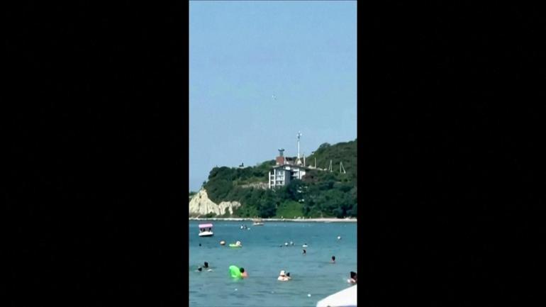 Rusya’da plajda dehşet anları Tatilcilerin üzerine İHA düştü: 3’ü çocuk 7 ölü…