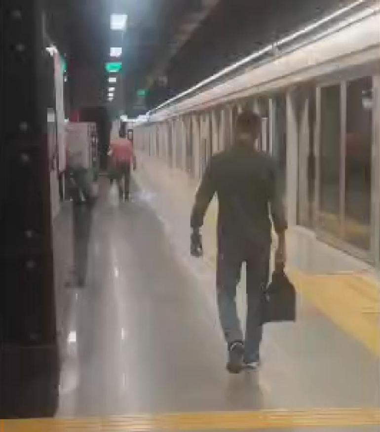 Metro durağında skandal Yasağa aldırış etmeden sigara içti