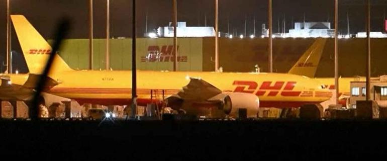 Almanyada havalimanında çifte alarm: Kargo uçağına havada gizemli bir cisim çarptı, yerde dron bulundu