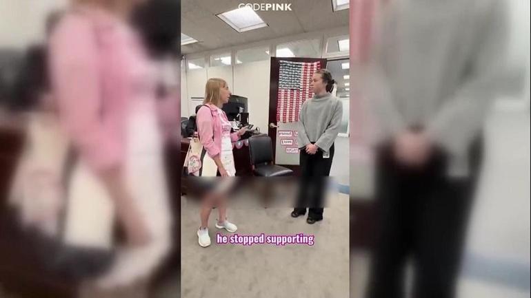 Önce Amerika mı, İsrail mi Senatörün kapısındaki bayrak kriz çıkarttı