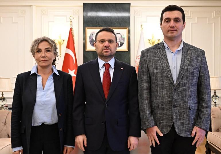 Adalet Bakanı Gürlek, Uğur Mumcu ve Behçet Oktayın aileleri ile görüştü