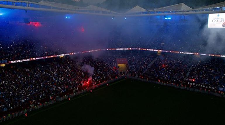 Mohamed Salah, Trabzonsporluların önünde imzayı attı