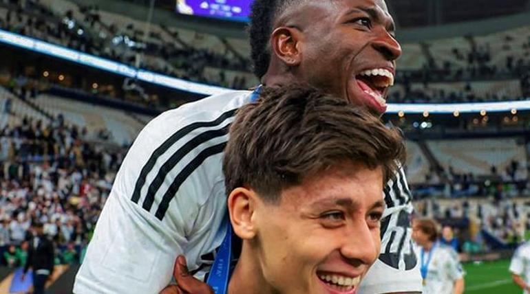 Real Madrid’deki geleceği belirsizdi Vinicius Junior imzayı attı