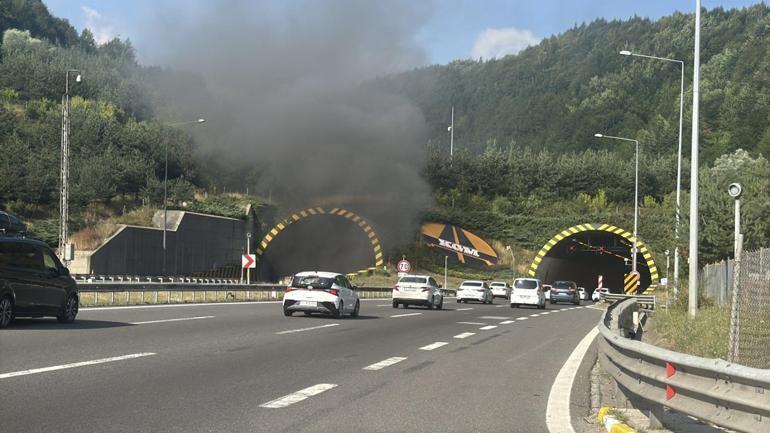 Bolu Dağı Tüneli’nde otomobil alev aldı Trafik durdu, metrelerce kuyruk oluştu