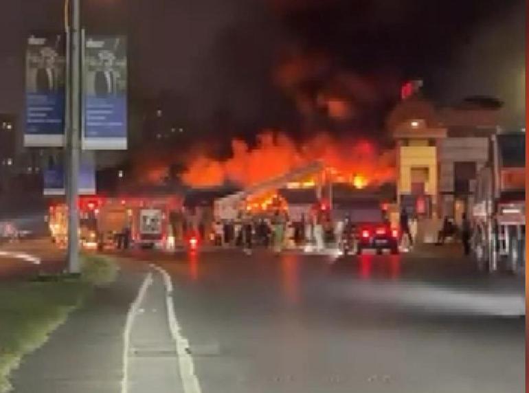 SON DAKİKA HABERİ: Başakşehirde fabrikada korkutan yangın