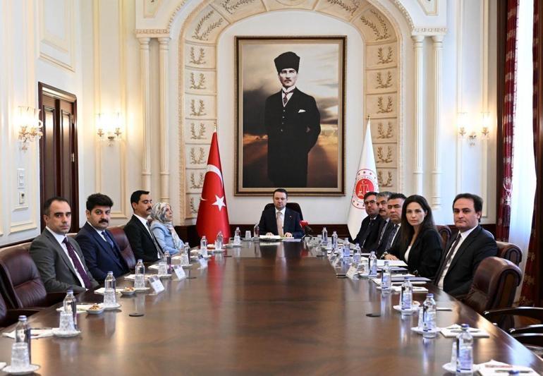 Bakan Gürlek, Muhsin Yazıcıoğlunun ailesiyle görüştü: Adil Öksüz bu olay için Türkiyeye gelmiş