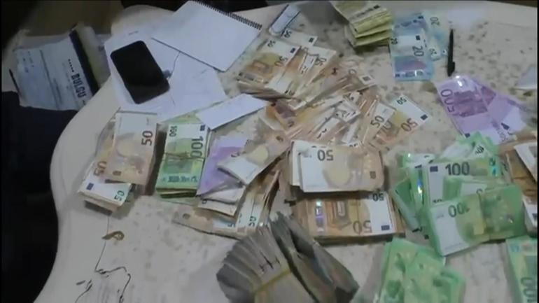 Evde 65 milyon TLlik döviz ve ziynet bulundu