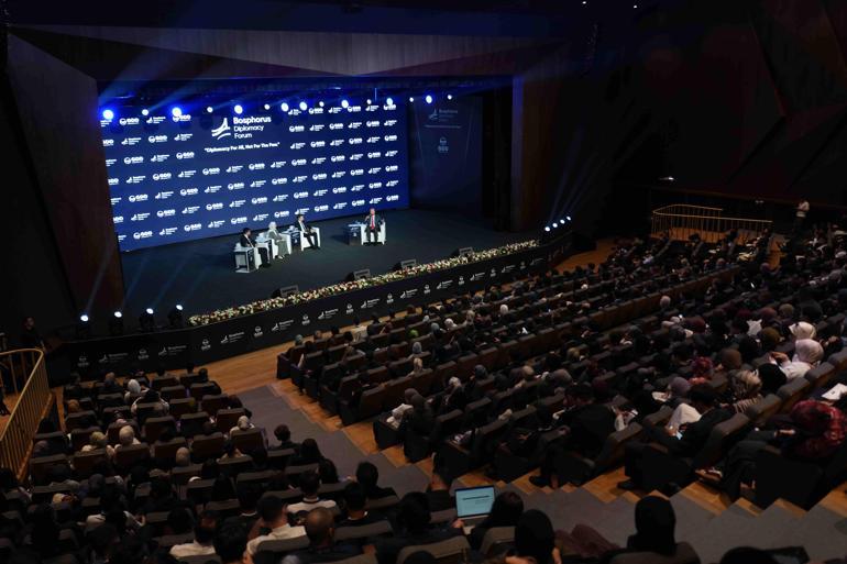 Türkiye’nin uluslararası öğrencilere yaptığı yatırım ülkenin tanıtılmasında ciddi katkı sağlıyor