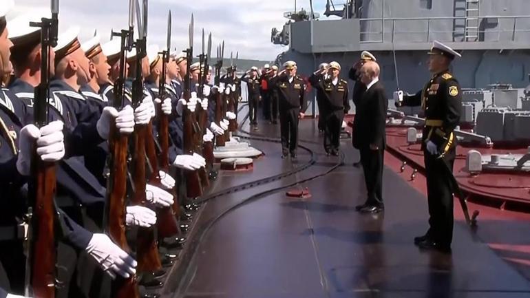 Putin AByi hedef aldı: Rus gemilerine müdahaleye karşılık vereceğiz