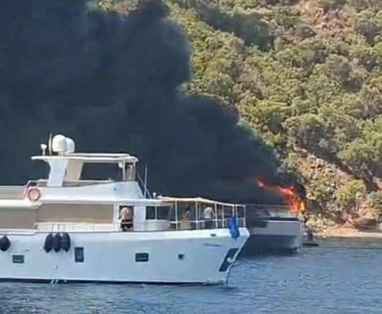 Tekne yandı, 115 yolcu suya atladı