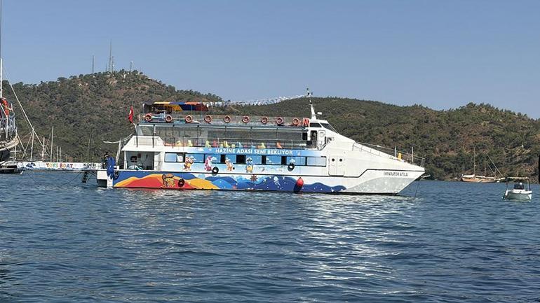 Tekne yandı, 115 yolcu suya atladı