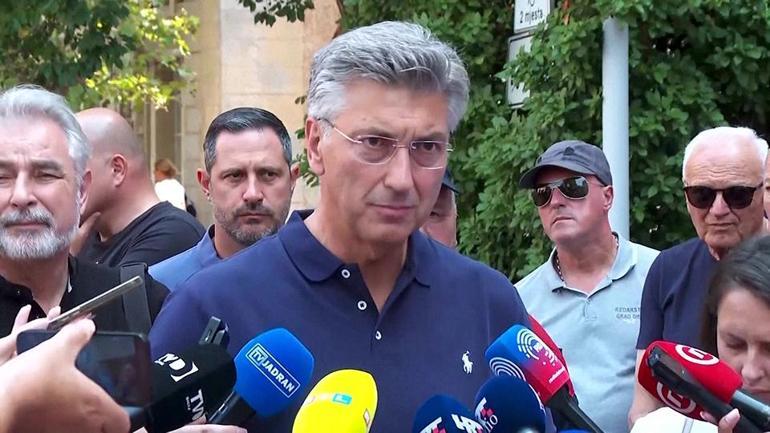 Orman yangınları Hırvatistanı yaktı: Yıldırım hızıyla yayılıyor