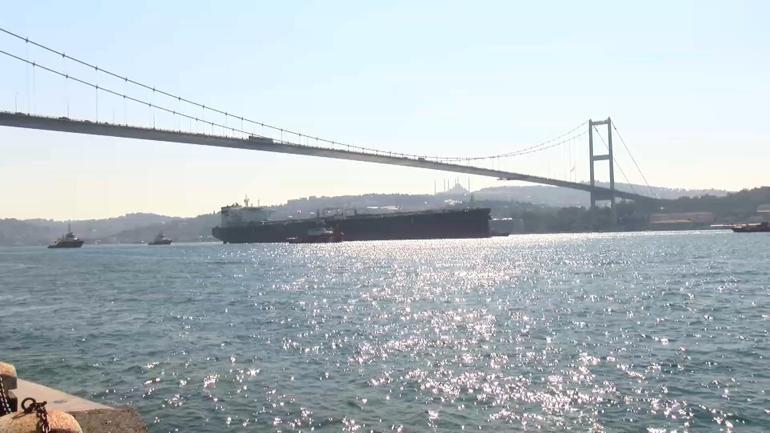 İHA saldırısına uğrayan Asia Boğazdan geçti