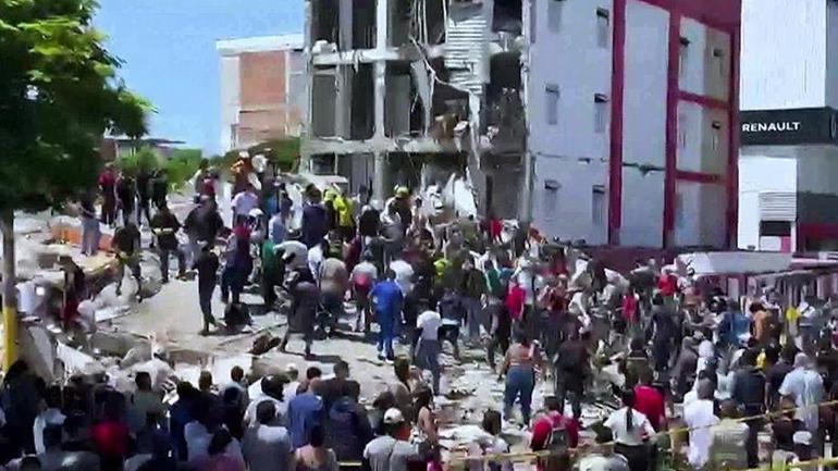 Shakira Kolombiyadaki deprem için 1 milyon dolar bağış topladı