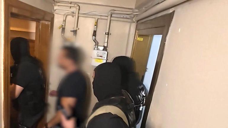 Kırmızı bültenle aranan kadın İstanbulda yakalandı