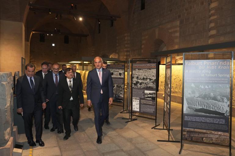 Bakan Ersoy, Hitit İmparatorluğunun izlerini taşıyan sergiyi ziyaret etti