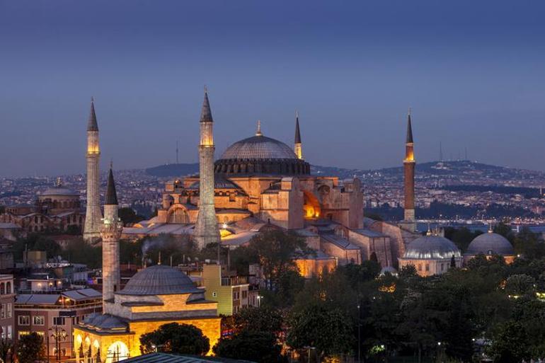 CUMA SELASI SAAT KAÇTA OKUNACAK Bugün Cuma Selası Ne Zaman Verilecek İstanbul, Ankara, İzmir Cuma Selası Saatleri 21 Ağustos 2026