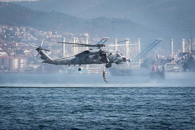 Komandolardan TEKNOFEST Mavi Vatanda gövde gösterisi