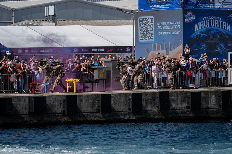 Komandolardan TEKNOFEST Mavi Vatanda gövde gösterisi