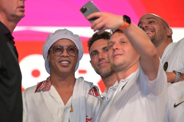 Ronaldinho, sahalara geri dönüyor: 3. lig takımıyla anlaştı