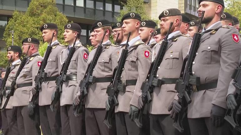 Almanya yeniden silahlanıyor