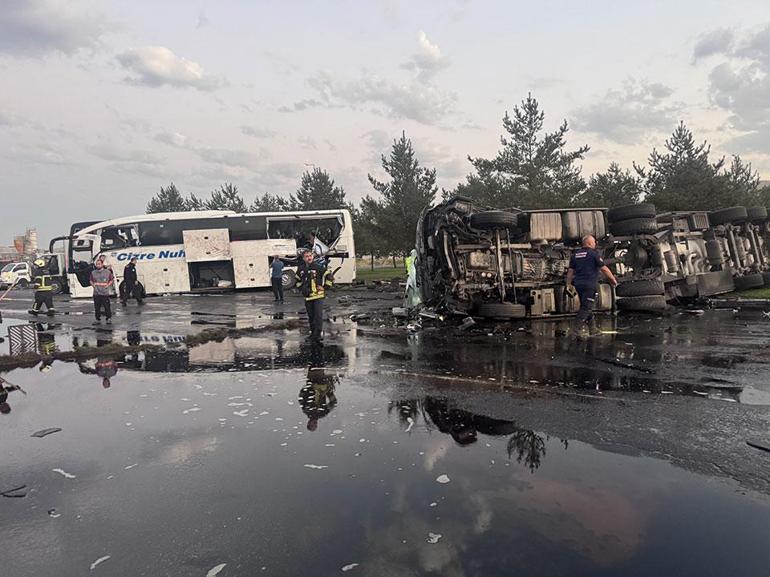 Son dakika haberi: Otobüs ile tanker çarpıştı: 35 yaralı