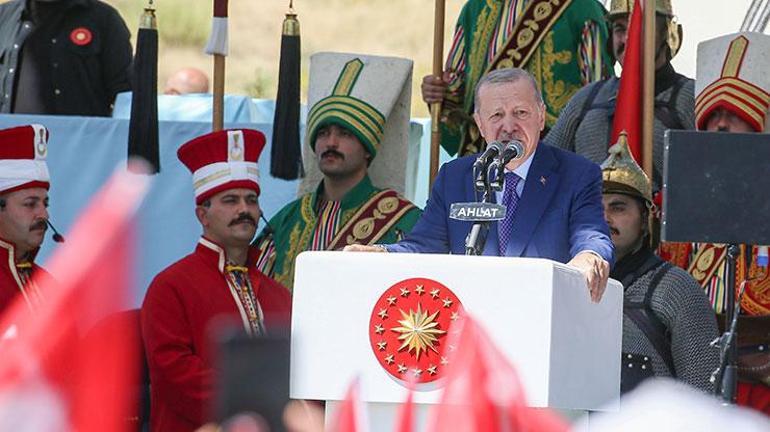 SON DAKİKA... Cumhurbaşkanı Erdoğandan Ahlatta Terörsüz Türkiye mesajı