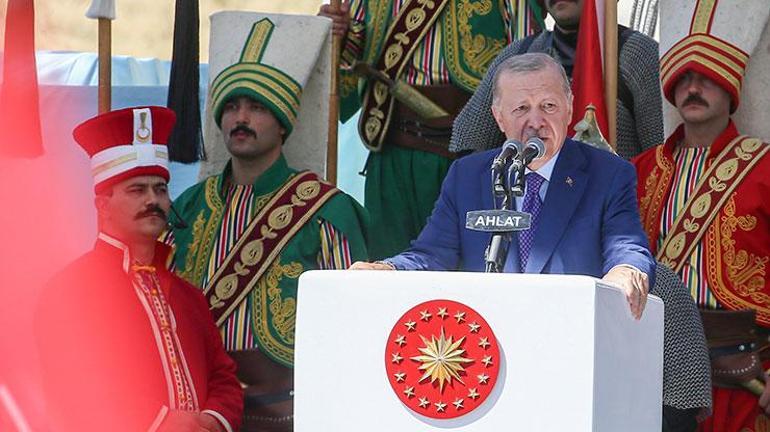 SON DAKİKA... Cumhurbaşkanı Erdoğandan Ahlatta Terörsüz Türkiye mesajı