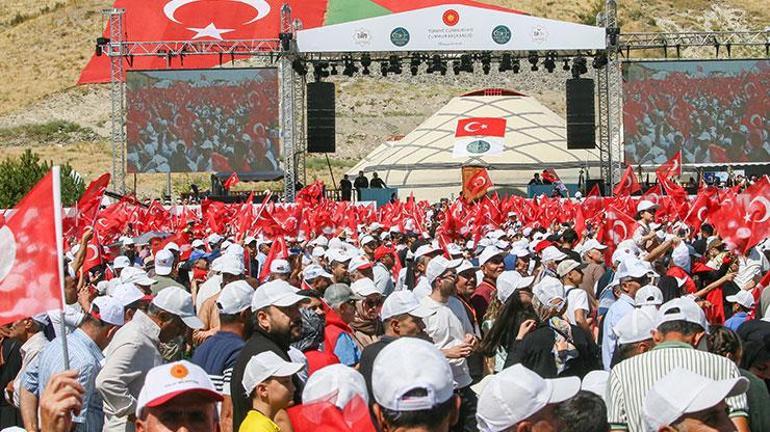 SON DAKİKA... Cumhurbaşkanı Erdoğandan Ahlatta Terörsüz Türkiye mesajı