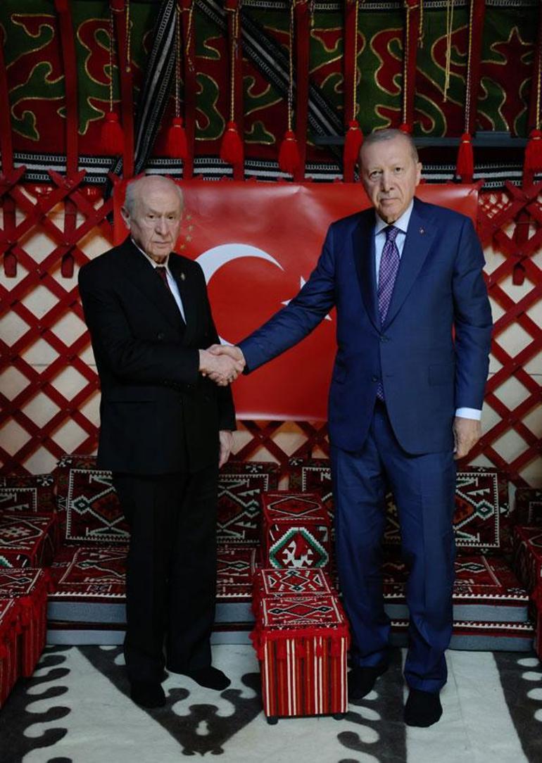 Cumhurbaşkanı Erdoğan ve MHP lideri Bahçeli Ahlatta