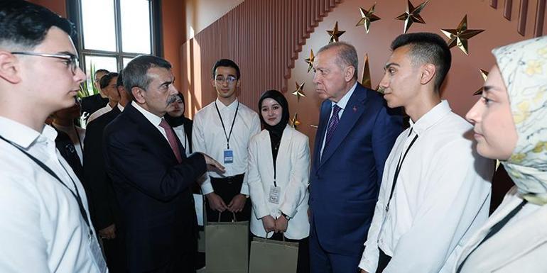 Cumhurbaşkanı Erdoğan, “Maziden Atiye” öğrencileriyle Ahlatta bir araya geldi