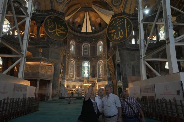 Bakan Ersoy: Emanete gözümüz gibi bakacak, gelecek nesillerimize ulaştıracağız