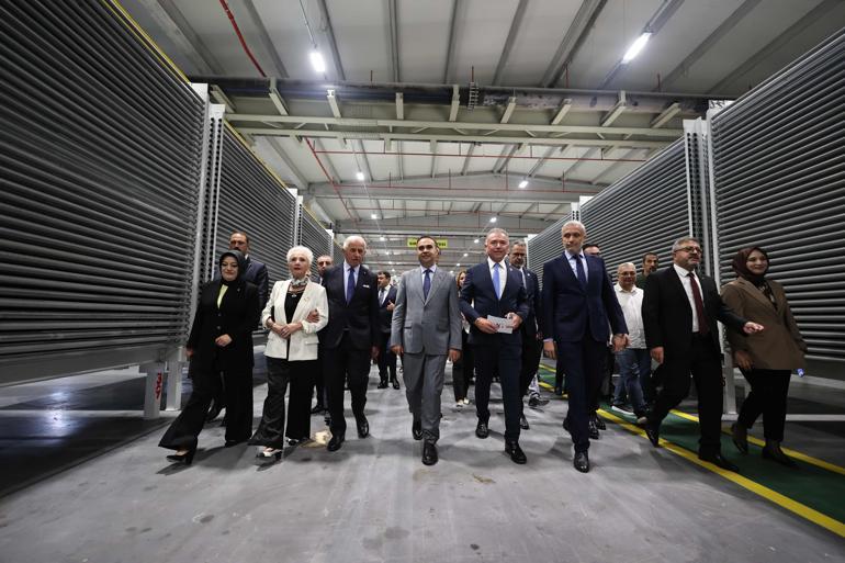 8 milyar liralık seramik fabrikası üretime başladı