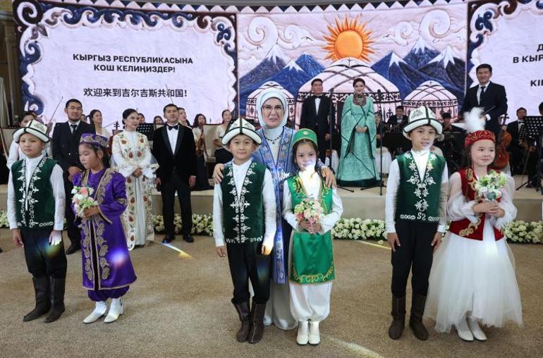 Emine Erdoğan Kırgızistanda lider eşleriyle buluştu