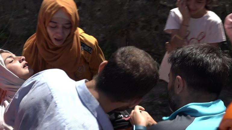 Kaybolan oğluna sarılınca sevinçten bayıldı
