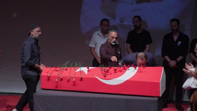 ÜNLÜ OYUNCU SERHAT KILIÇA VEDA İstanbulda anma töreni düzenlendi