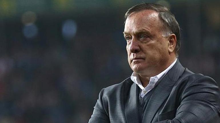 Curaçao, Dick Advocaat ile nikâh tazeledi