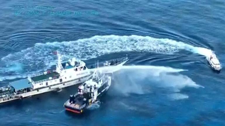 Filipinli Bakan Çin tehdidini canlı yayında okudu