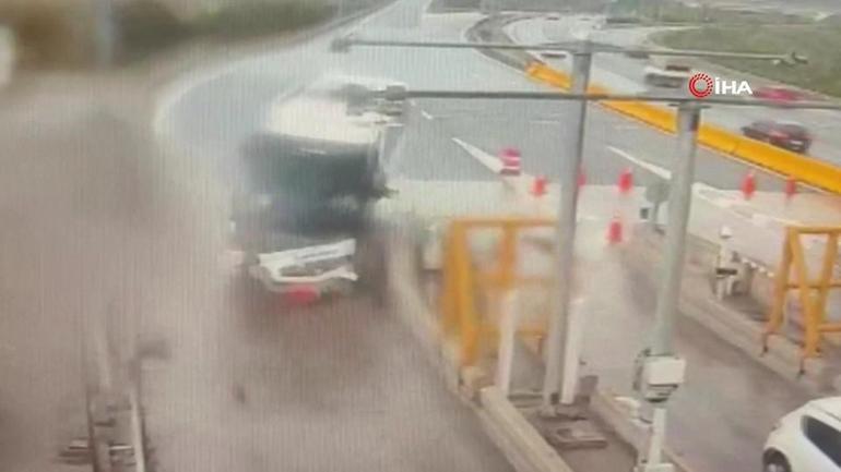 Otobüs bariyere çarptı, alev topuna döndü