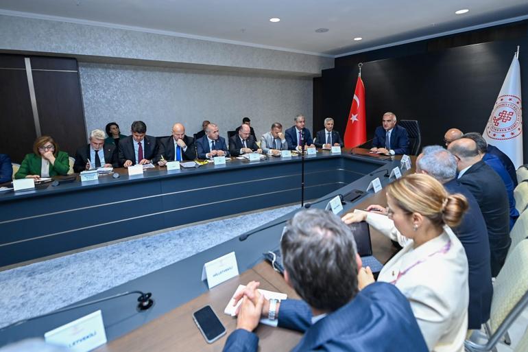 Bakan Ersoy Kahramanmaraş’ta valiler, belediye başkanları ve milletvekillerinin taleplerini dinledi
