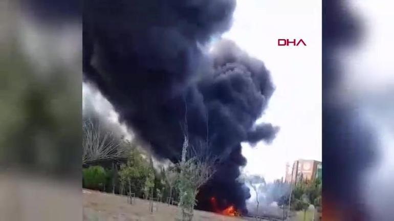 SON DAKİKA I İstanbulda TEM Otoyolunda TIR yangını Edirne istikameti trafiğe kapatıldı...