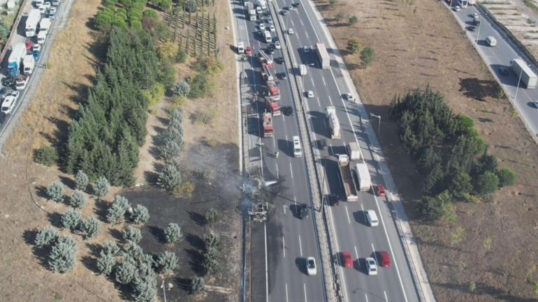 SON DAKİKA I İstanbulda TEM Otoyolunda TIR yangını Edirne istikameti trafiğe kapatıldı...