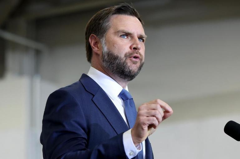 Trump ve ekibi yenilgiyi kabul mü etti JD Vance: Bize bir şans daha verin