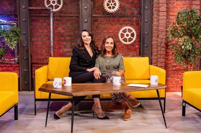 Tuvana Türkay ve Çiçek Dilligil Smart Sahneye Konuk Oldu