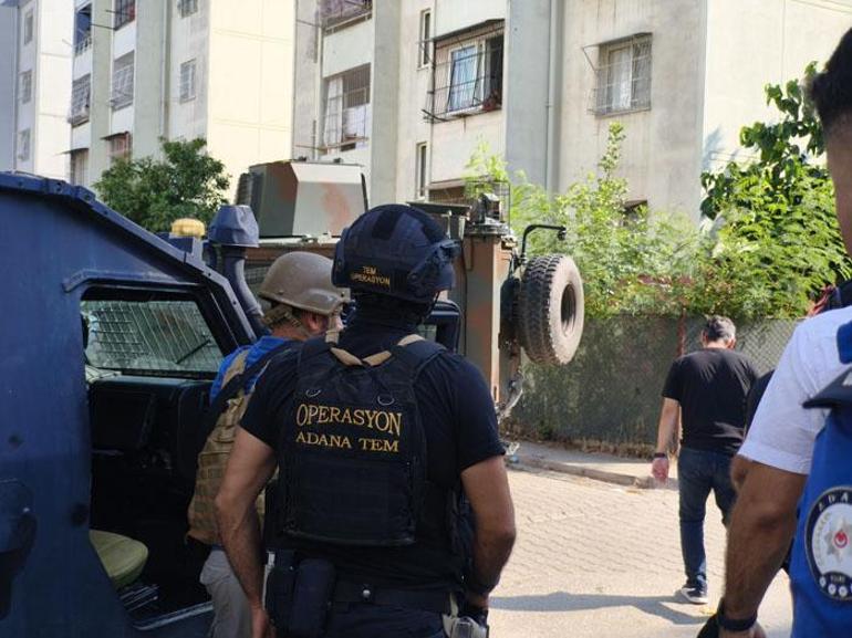 Özel harekat devreye girdi El bombasıyla kendini eve kilitledi