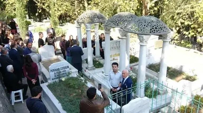 Zeki Müren, vefatının 30uncu yıl dönümünde mezarı başında anıldı