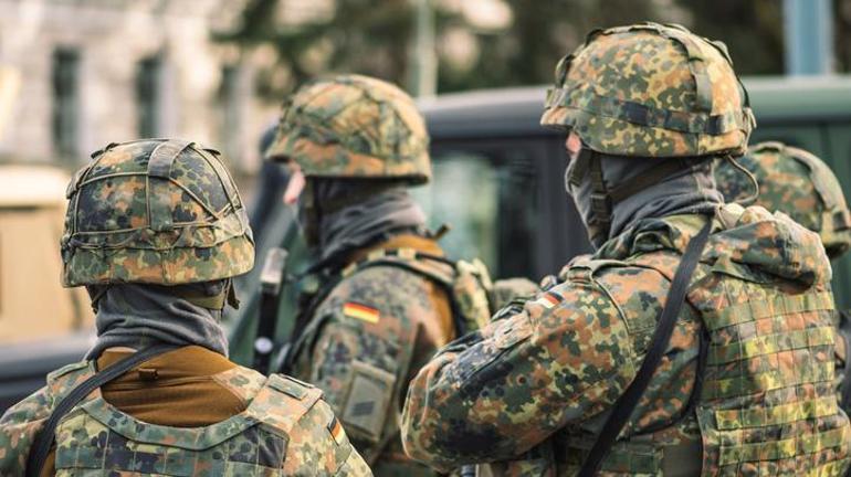 Almanya’da gençleri sokağa döken karar: Zorunlu askerlik geri mi dönüyor