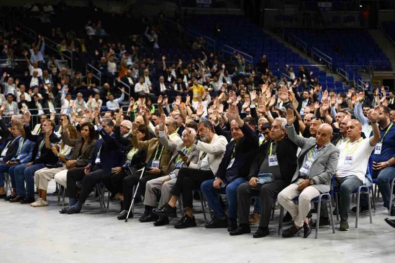 Fenerbahçe’de eski başkan Sadettin Saran ve yönetimi ibra edildi