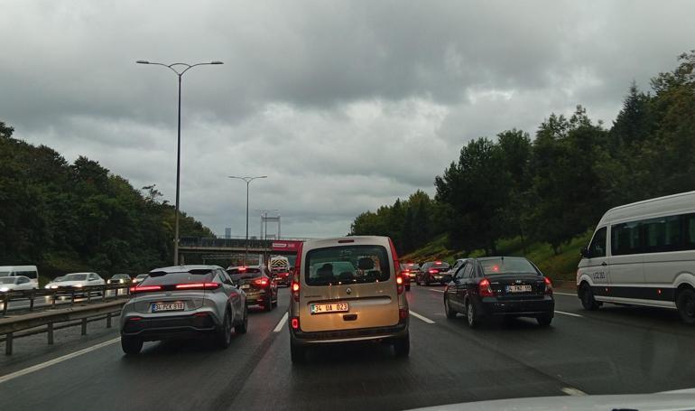 İstanbulda yağmur trafiği vurdu